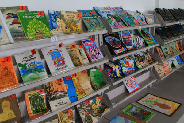 タジキスタン図書館